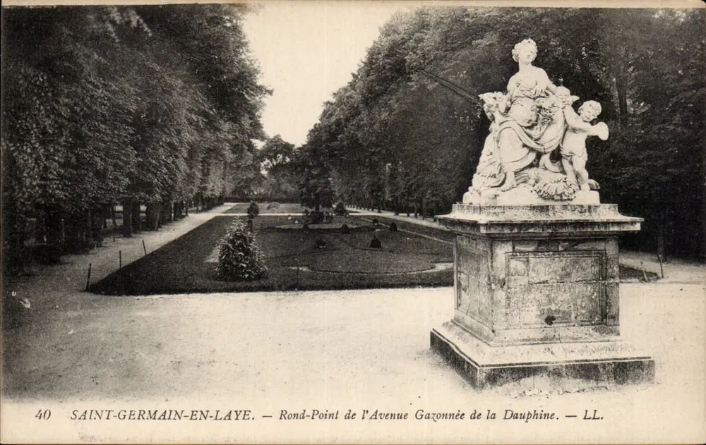 Saint-Germain-en-Laye — Kreisverkehr der Gazonnée Avenue der Dauphine — LL - Vorderseite