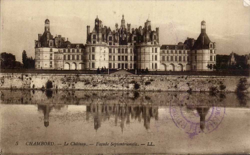 Chambord — O Castelo — Facha Septentrional — LL. - Frente