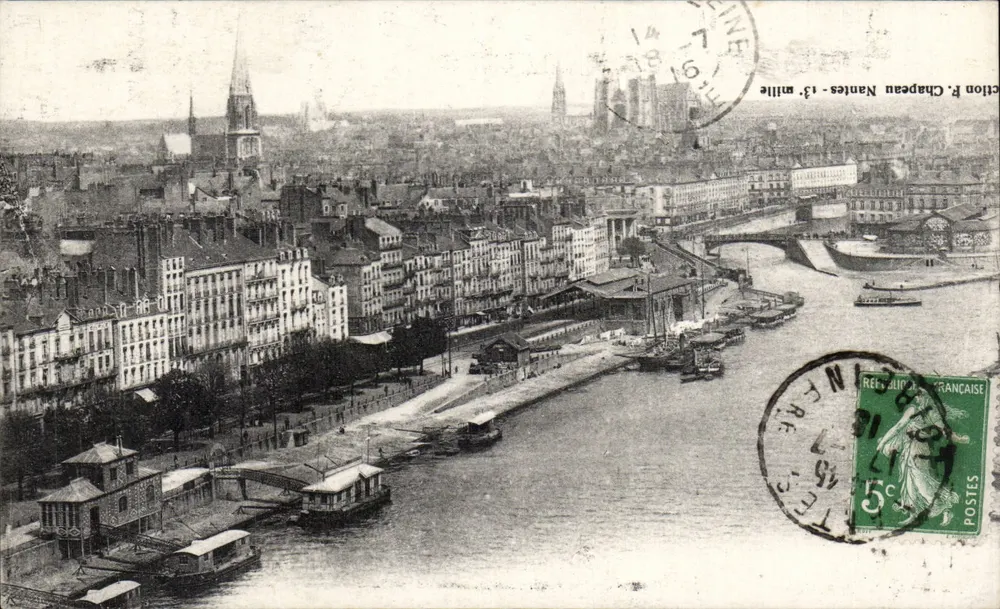 Widok z lotu nad Nantes — widok portu i centrum miasta — wydawca R. Chapeau, nr 13 - Awers