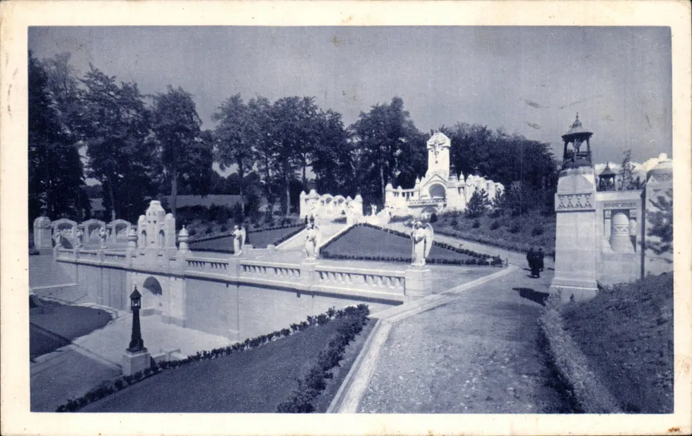 Die Basilika von Lisieux — Allgemeiner Blick — Drager-Butler - Vorderseite