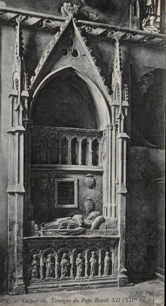 Rouen — Cattedrale, Tomba del Papa Benedetto XII (XIV secolo) — ND Phot - Recto