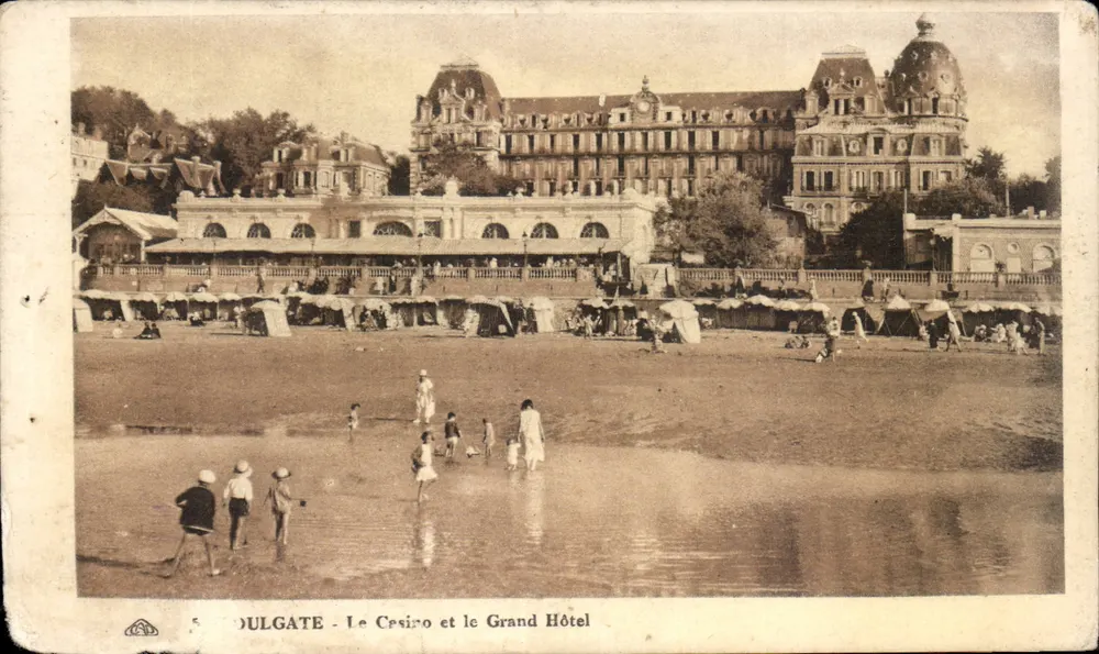 Doulgate — Le Cesiro und das Grand Hôtel - Vorderseite