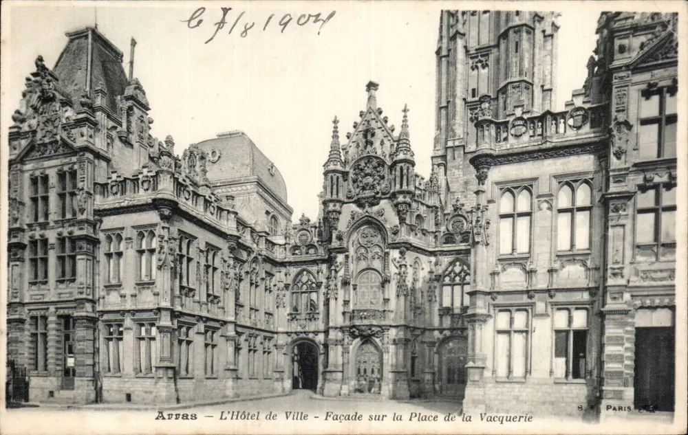 Arras — Das Rathaus — Fassade auf der Place de la Vacquerie — Paris, Verlag B. F. - Vorderseite