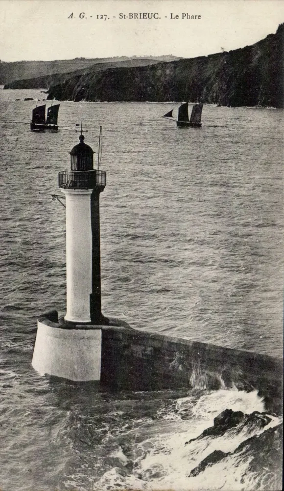 St-Brieuc - O Farol — A.G. 127 - Frente
