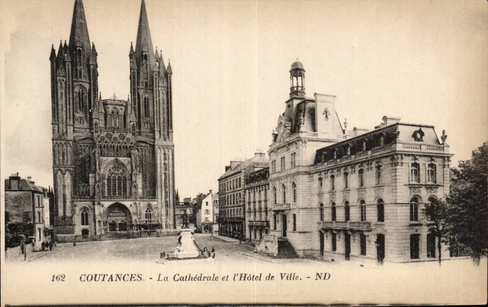 Coutances - Die Kathedrale und das Rathaus - ND - Vorderseite