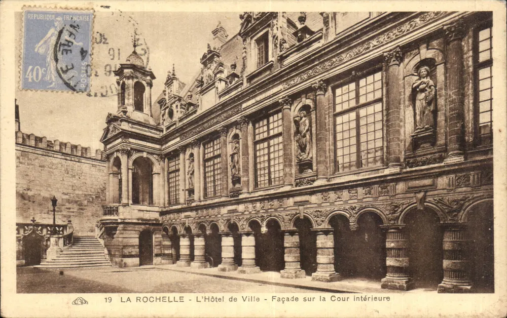 La Rochelle - Das Rathaus - Fassade zum Innenhof - Vorderseite