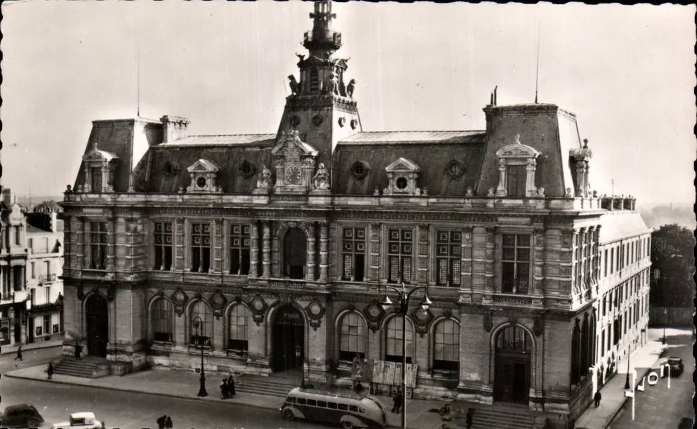 Poitiers (Vienne) — A Prefeitura — Edições de Arte Francesa - Frente
