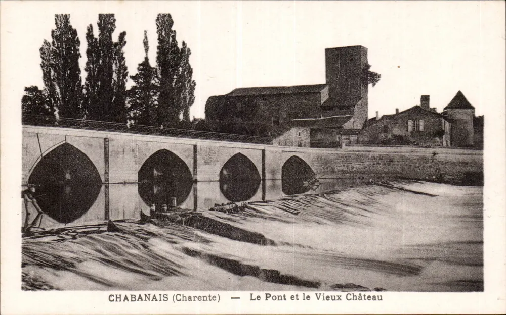 Chabanais (Charente) — Die Brücke und das alte Schloss - Vorderseite