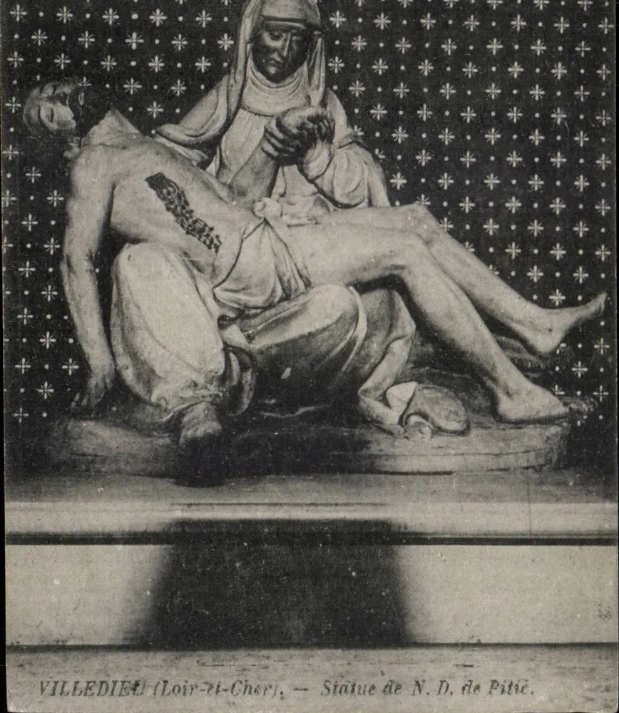 Villedieu (Loir-et-Cher) — Estátua de N.D. de Pitié - Frente