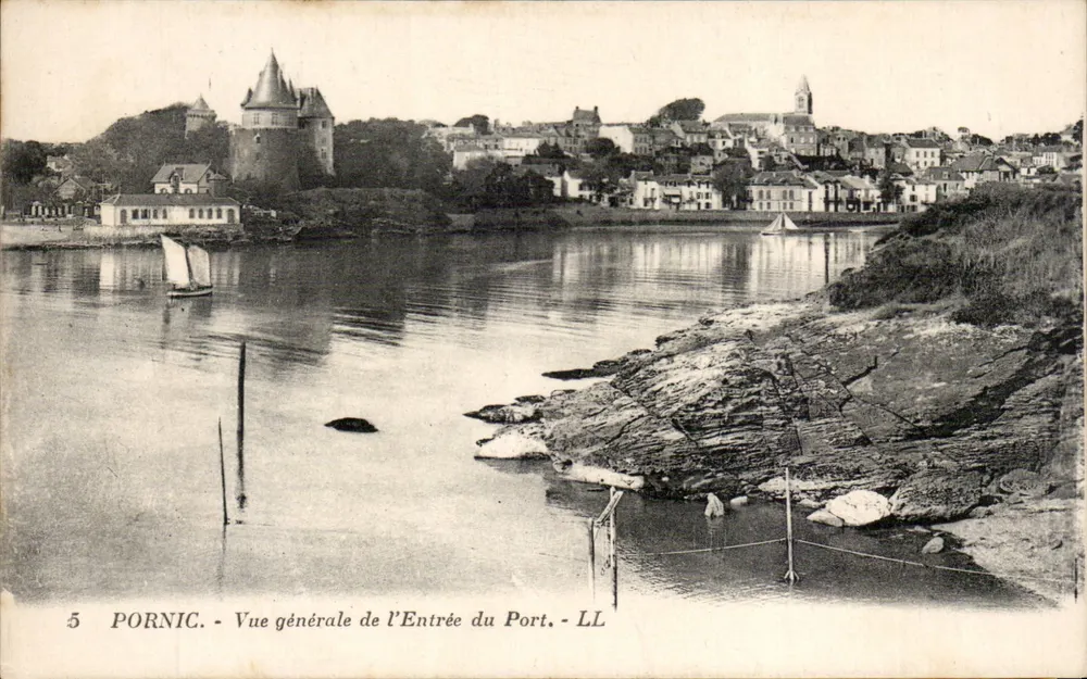 Pornic — Allgemeiner Blick auf den Hafen-Eingang — LL - Vorderseite
