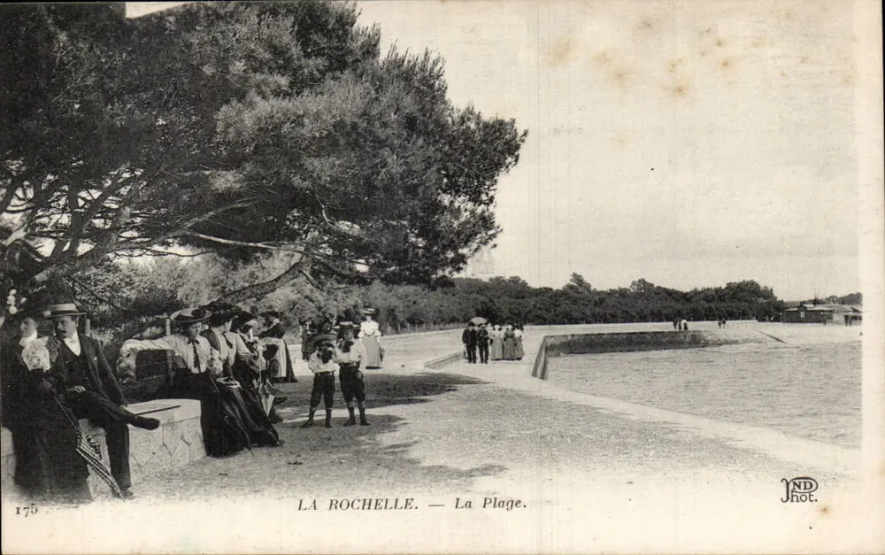 La Rochelle — A Praia — ND Fot. - Frente