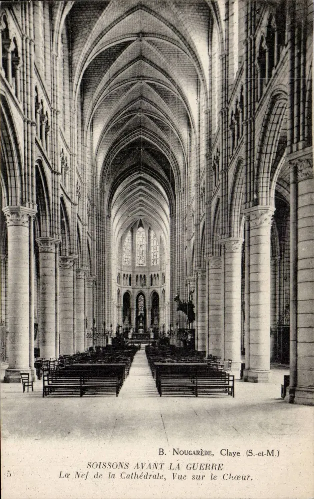 Soissons — Nef da catedral, vista sobre o coro — B. Nougarède, Claye (S.-et-M.) - Frente