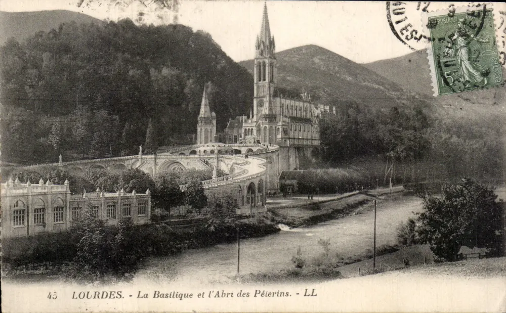 Lourdes - Die Basilika und das Pilgerlager - LL - Vorderseite