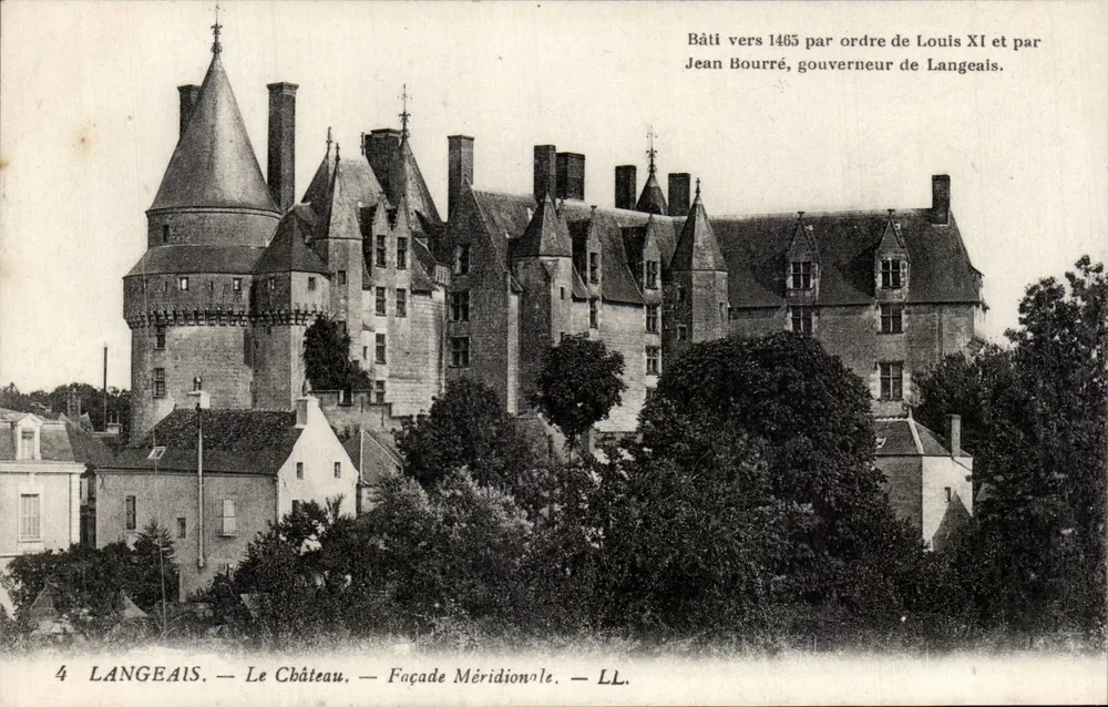 Langeais — O Castelo — Facha Meridional — LL. - Frente