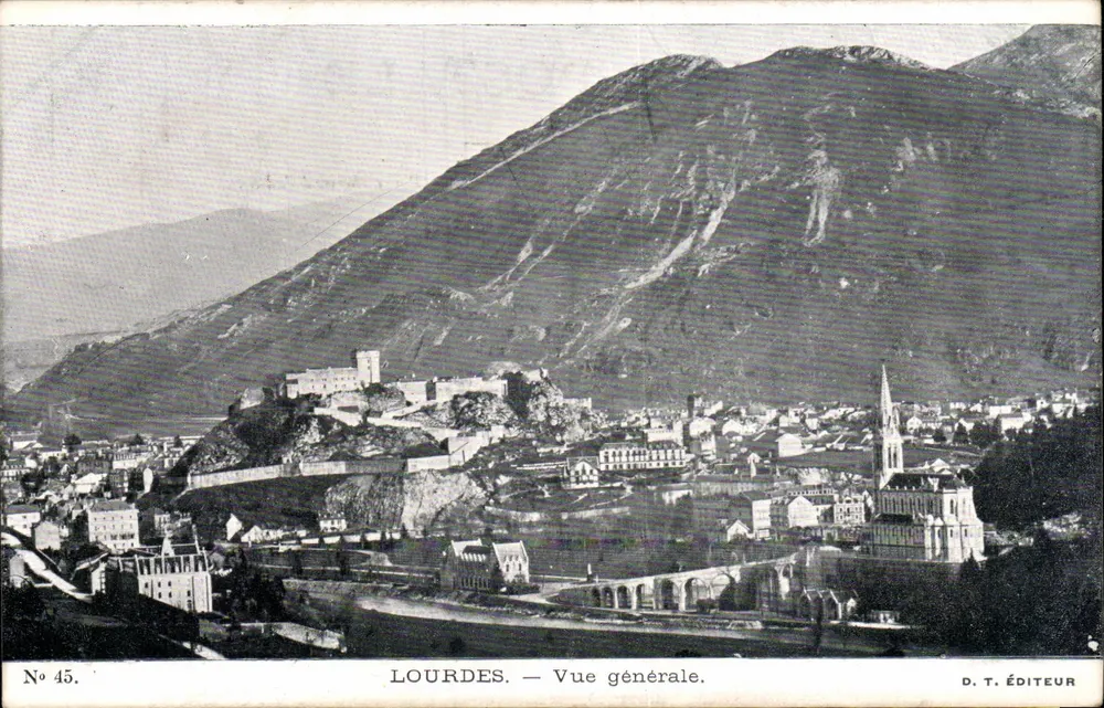 Lourdes — Vista geral — D.T. Editora, n° 45 - Frente