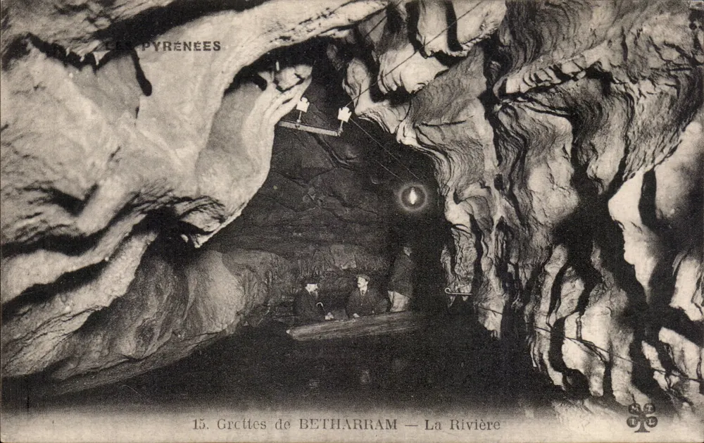 Grutas de BETHARRAM — O Rio — Pirineus - Frente