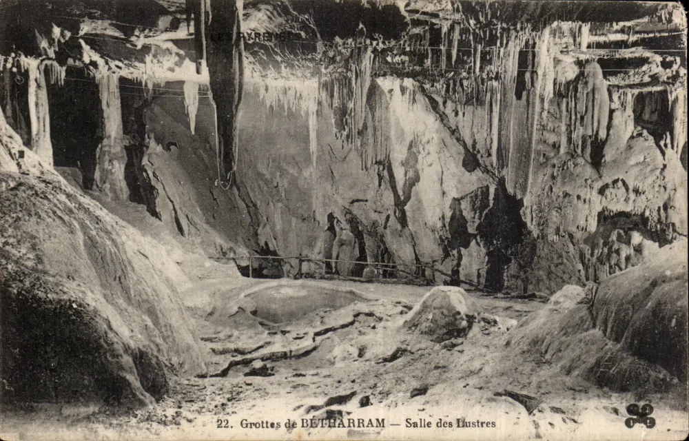 Grutas de BÉTHARRAM — Sala dos Lustres — Editor G. PYRÉNÉES, n°22 - Frente