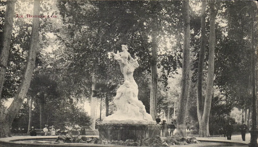 Le Rouscollos — Fontäne mit Statue — Verlag Le Rouscollos - Vorderseite