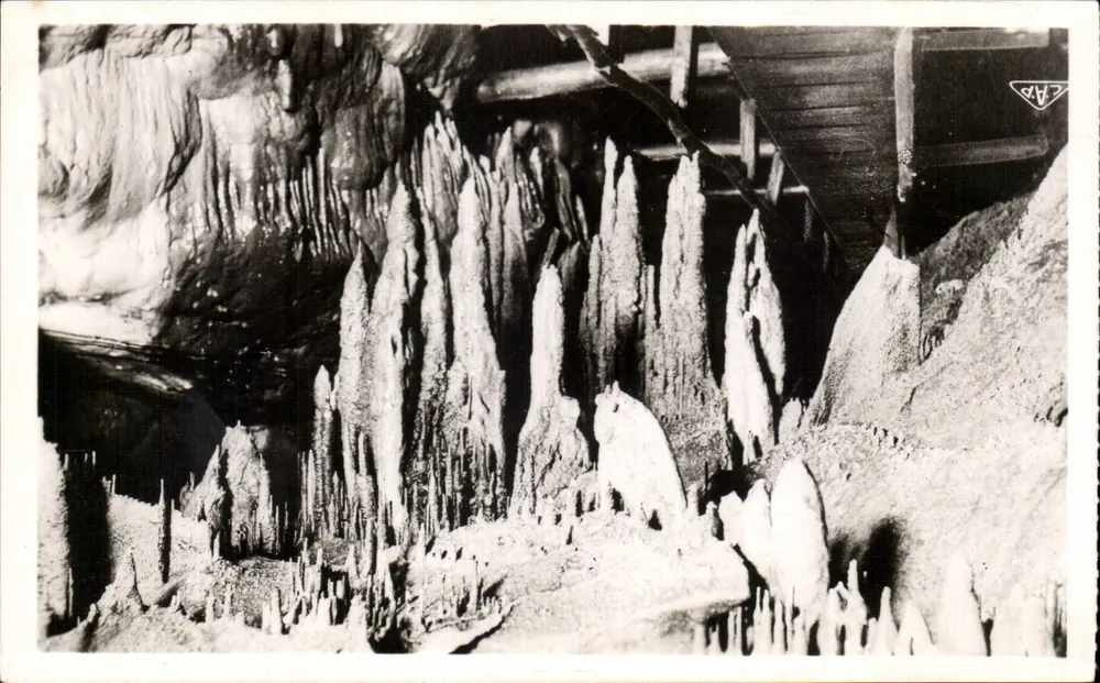 As Grutas de Bétharram — As Lágrimas Congeladas — Ed. das Grutas de Bétharram - Frente