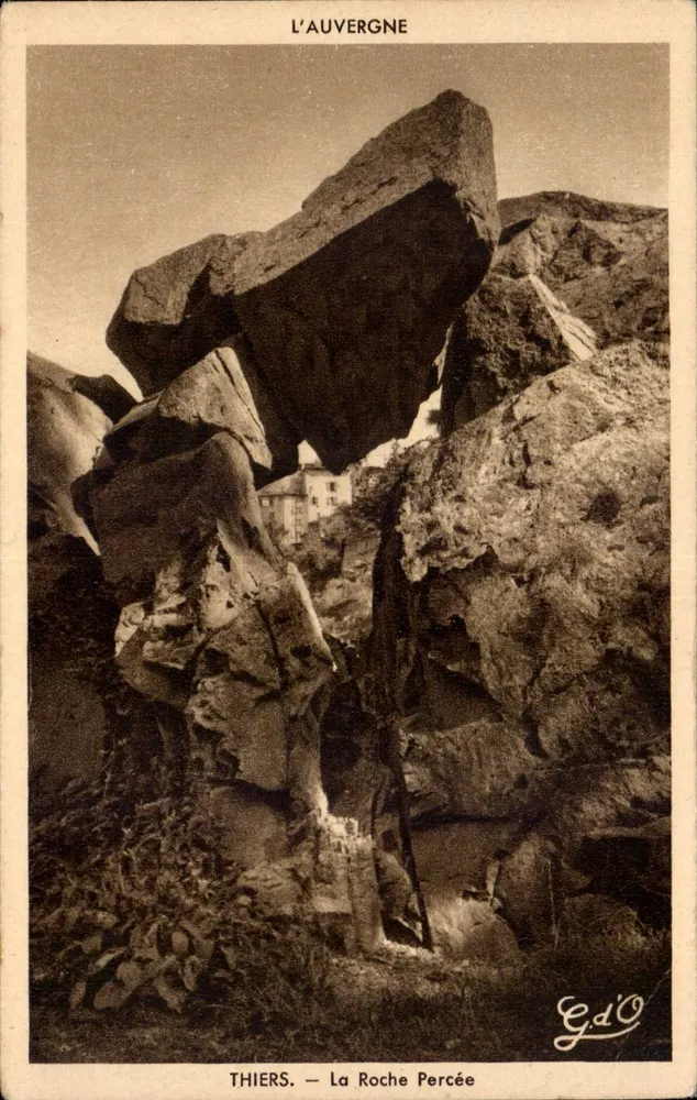 Thiers — La Roche Percée — Editor G.d'O - Frente