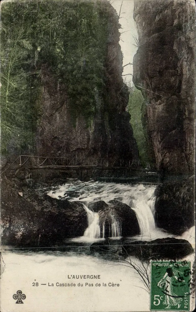 A Cascata do Pas de la Cère — A Auvergne — n°28 - Frente
