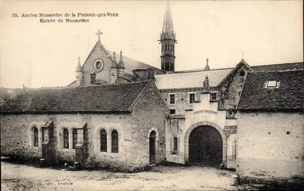 Altes Kloster von la Pierre-qui-Vire — Eingang zum Kloster — Dolbain, div. Avalion - Vorderseite