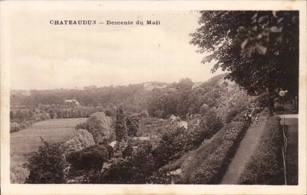 Châteaudun — Descente do Mail — editor não identificado - Frente