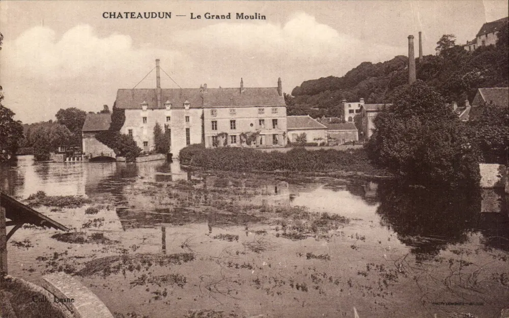 Châteaudun — O Grande Moinho — Foto Lownher - Frente