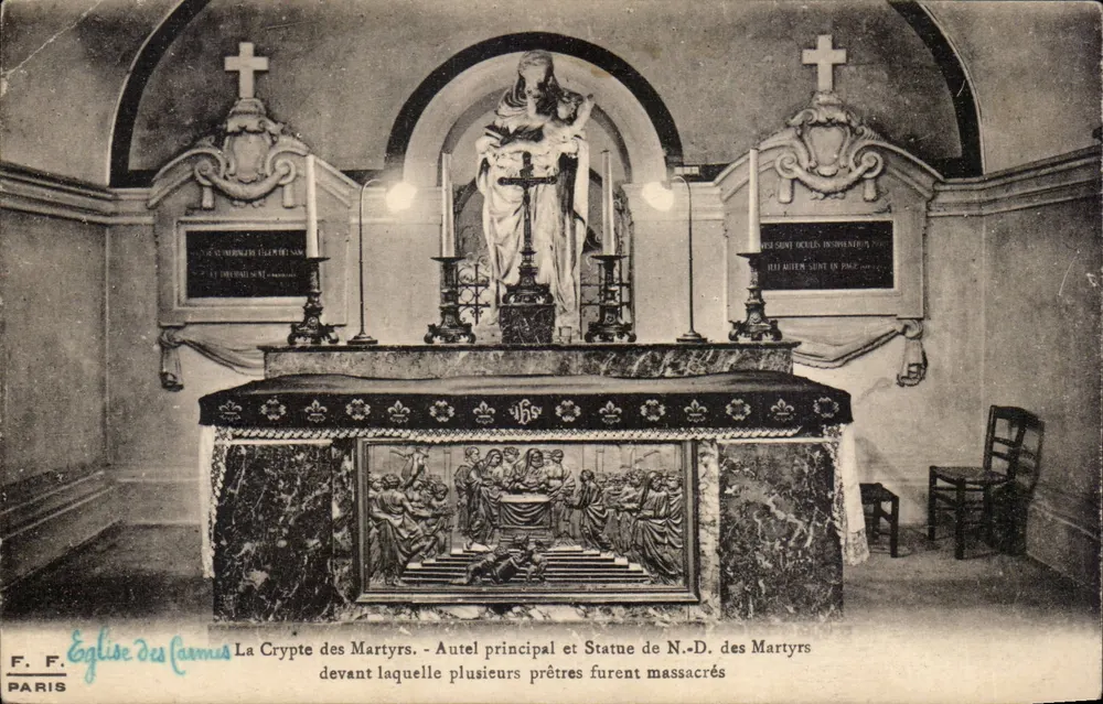 Cripta dos Mártires — Altar principal e Estátua da Nossa Senhora dos Mártires — Igreja dos Carmelitas, Paris - Frente
