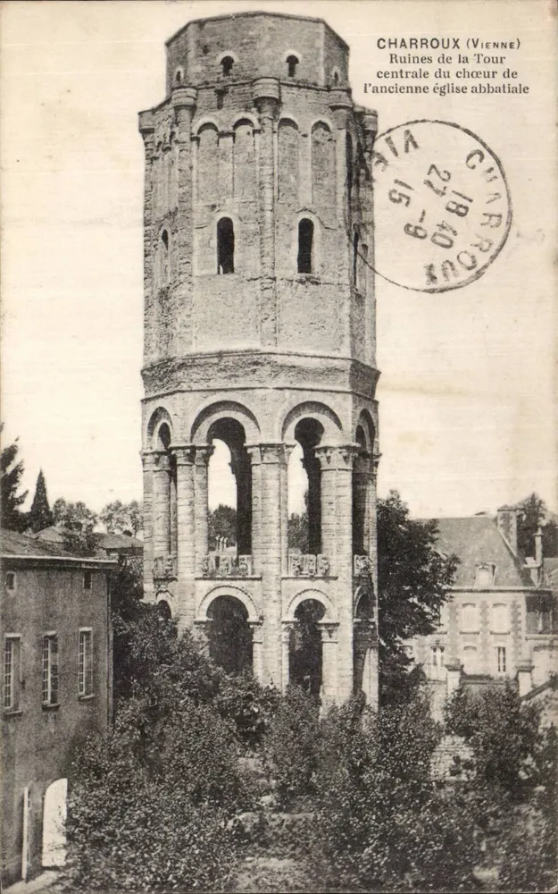 Charroux (Vienne) — Ruinen der Zentraltürme der ehemaligen Abteikirche — unbekannter Verlag - Vorderseite