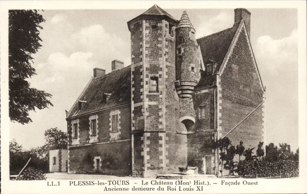 Plessis-les-Tours — Das Schloss (Mont Hist.) — Westfassade — Ehemalige Residenz des Königs Ludwig XI - Vorderseite