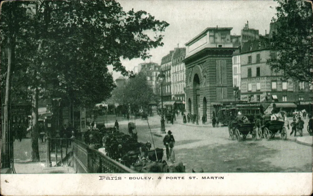 Paris - Boulevard & Porte Saint-Martin — vista urbana com carruagens e pedestres — editor desconhecido, número de série não visível - Frente