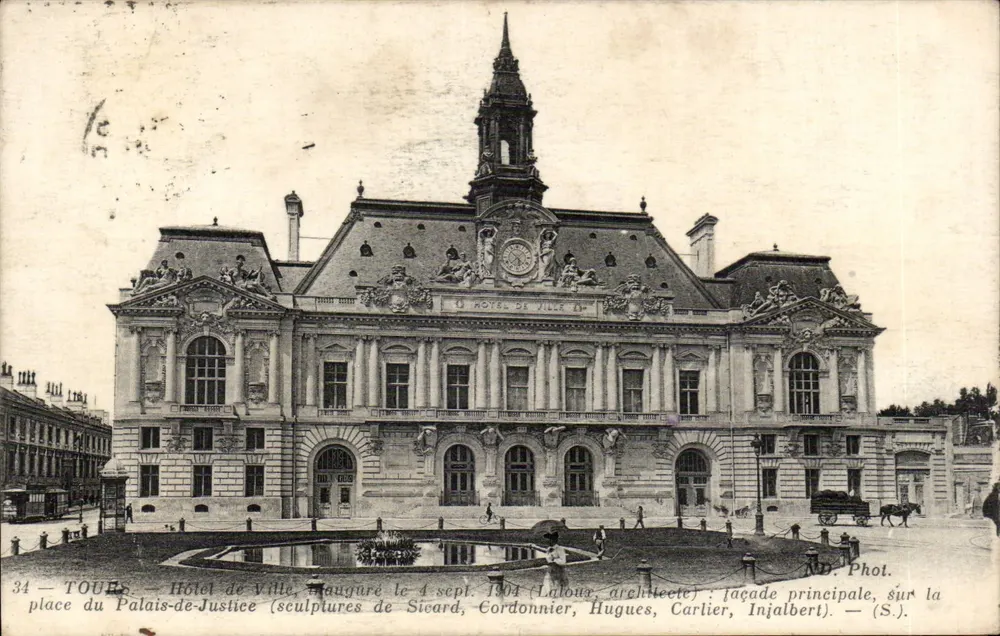 Tours — Hotel de Ville, fachada principal na praça do Palácio de Justiça — Mr. Phot. - Frente