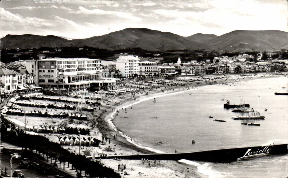 Praia de Saint-Jean-de-Luz — A Pergola — editada por Lavielle - Frente