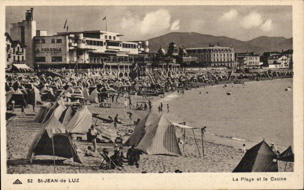 St-Jean de Luz — Die Strandpromenade und das Casino — La Pergola - Vorderseite