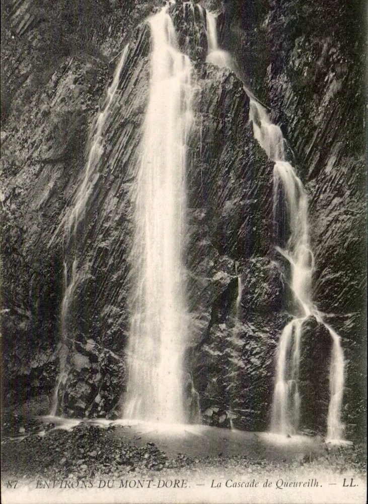 Aproximadamente do Mont-Dore — A Cachoeira de Queureilh — LL - Frente