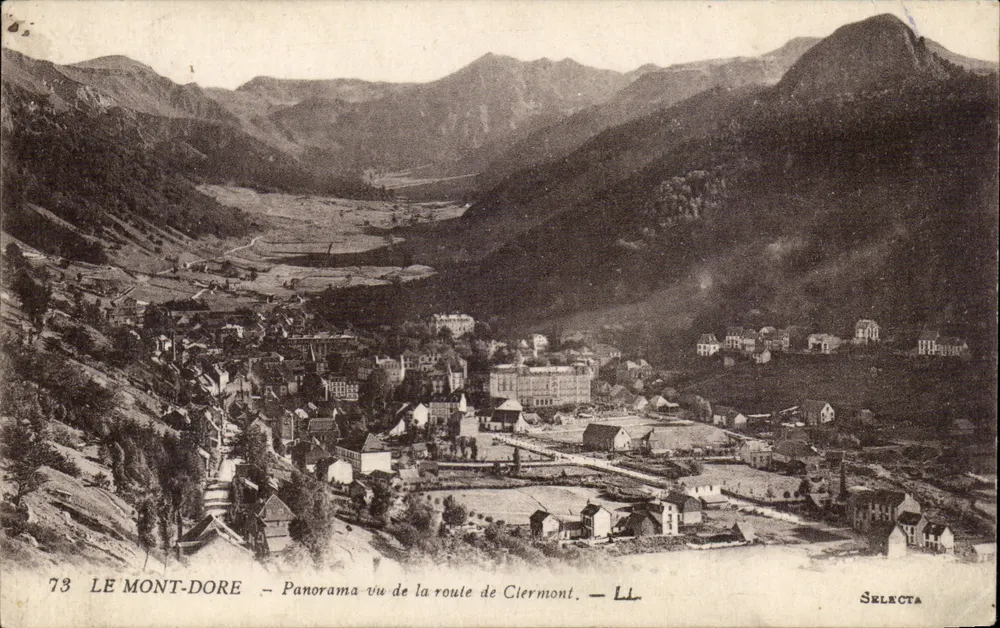Le Mont-Dore — Panorama aus der Richtung der Straße nach Clermont — Selecta - Vorderseite