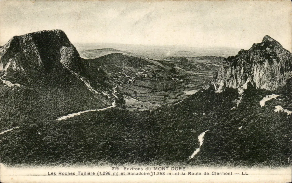 Les Roches Tuilière (1.296 m) e Sanadoire (1.288 m) — Arredores do Mont Dore — LL - Frente