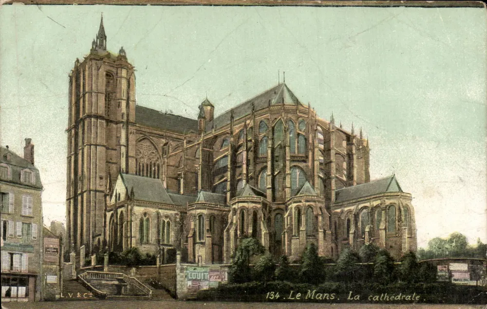 Le Mans. La cathédrale — vue de l'édifice gothique avec son clocher, éditeur L.V.&C.E., n° 134 - Frente