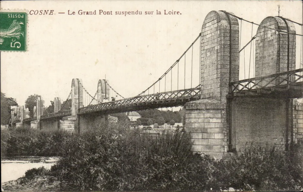 Cosne — Der Große Hängbrücke über die Loire. - Vorderseite