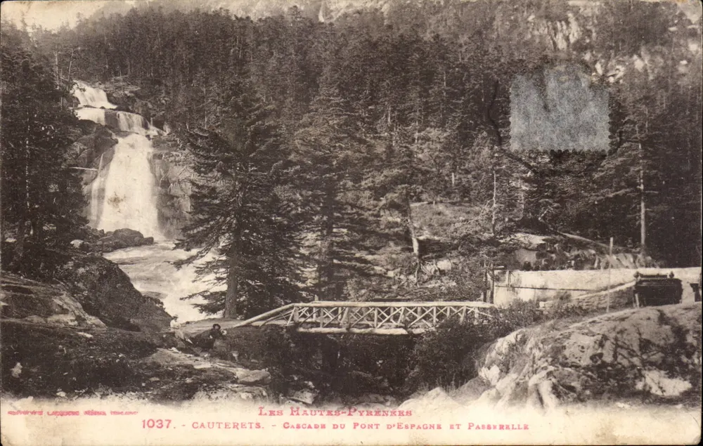 Cauterets - Les Hautes-Pyrénées - Cachoeira do Pont d'Espagne e Passarela - Frente