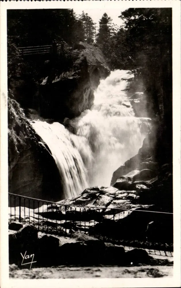 Cachoeira do Cerisey — Cauterets (alt. 1200 m.) — Edição Foto Quinault - Lourdes - Frente