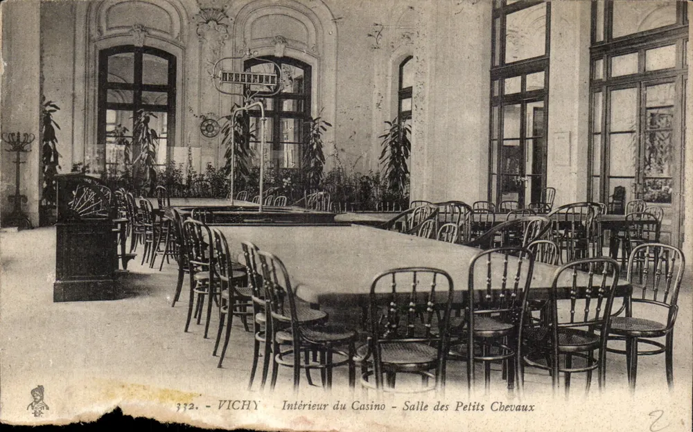 Vichy — Intérieur du Casino — Salle des Petits Chevaux — éditeur Vichy, n° 312 - Recto