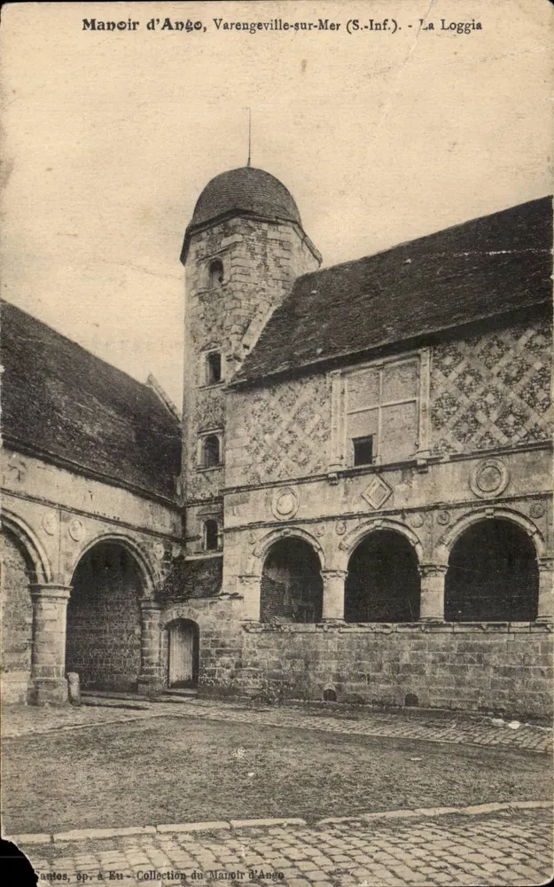 Schloss Ange, Varengeville-sur-Mer (S.-Inf.) — La Loggia, Ansicht des Pergoladaches mit Arkade und Turm mit Kuppel - Vorderseite