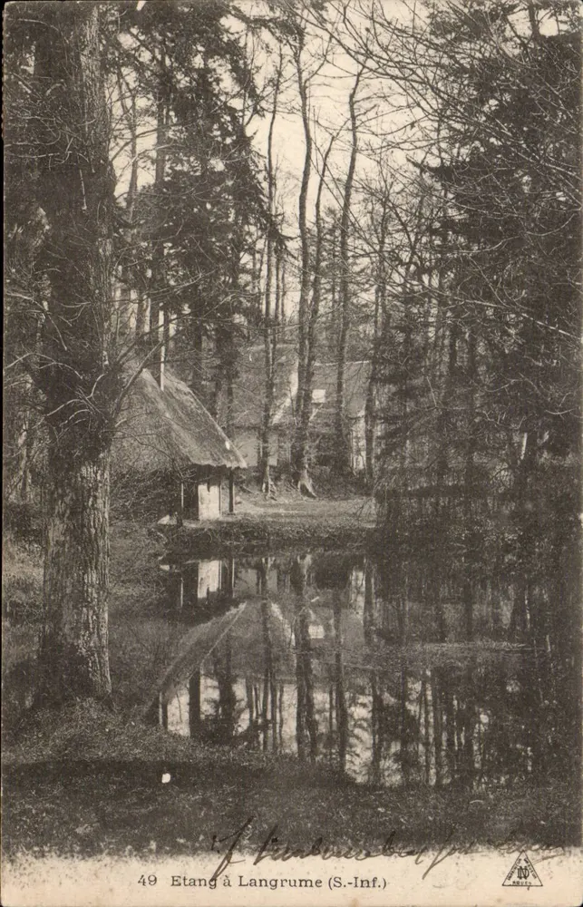 Lago em Langrume (S.-Inf.) — vista de um lago cercado por floresta com cabana — editor ARSIS, n° 49 - Frente