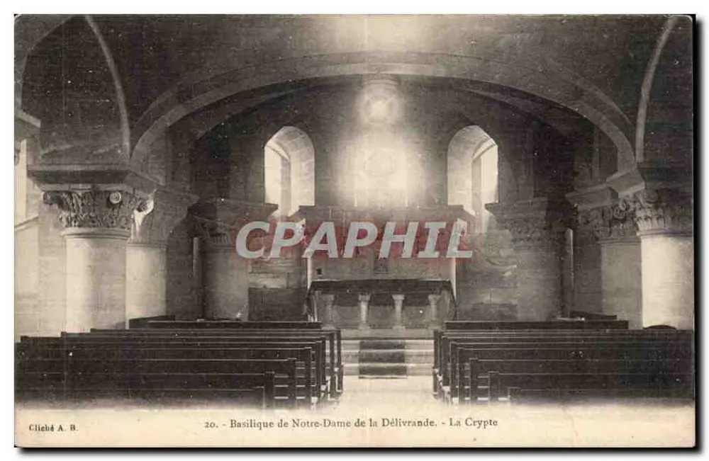 Basílica de Nossa Senhora da Libertadora — A Cripta — Cliché A. B. n°20 - Frente