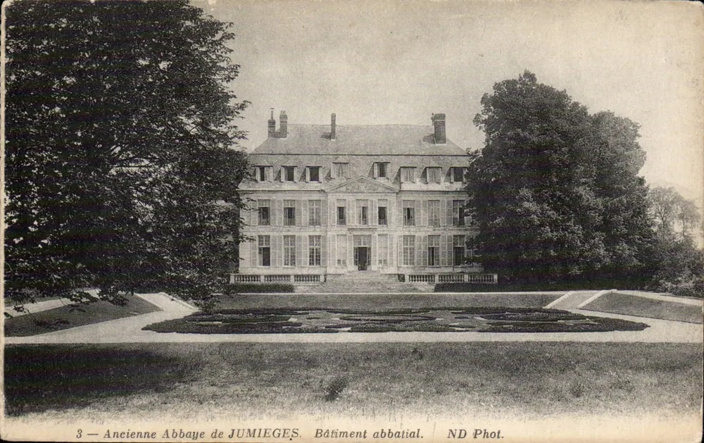 Stara abpia Jumieges — Budynek abbatii — ND Phot. - Awers