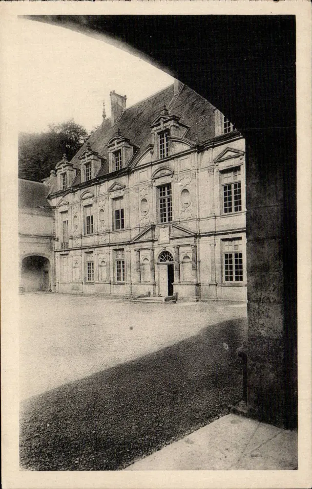 Schloss Bussy-Rabutin — Fassade zum Ehrenhof — Edition der Historischen Denkmäler - Vorderseite