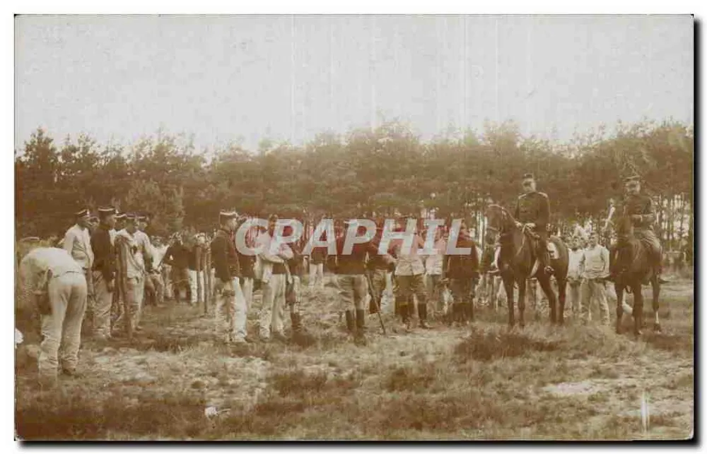 Gruppe Soldaten in Sommeruniform — militärische Szene im Freien — Graphiphil - Vorderseite