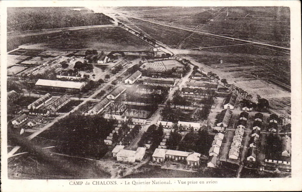Camp de Chalons - Le Quartier National - Aufnahme aus der Luft - Vorderseite